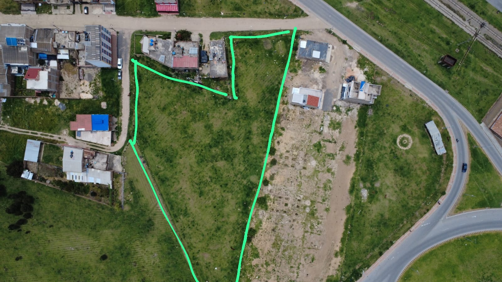 Lote en venta con vías de acceso